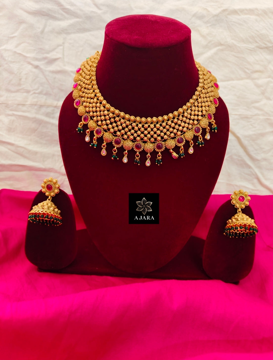Beautiful Kemp jewellery necklace set