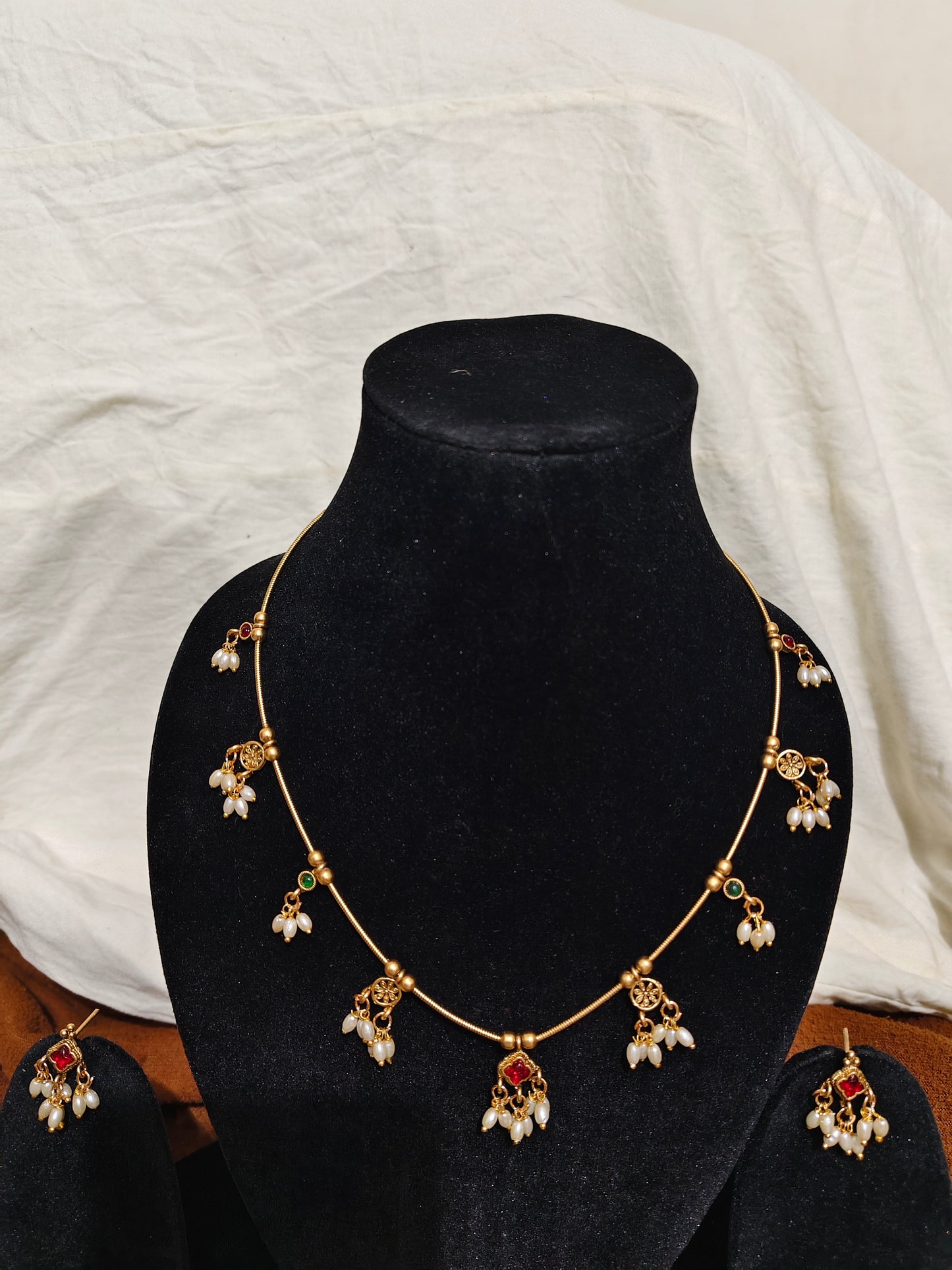 Trim kundan beaded set