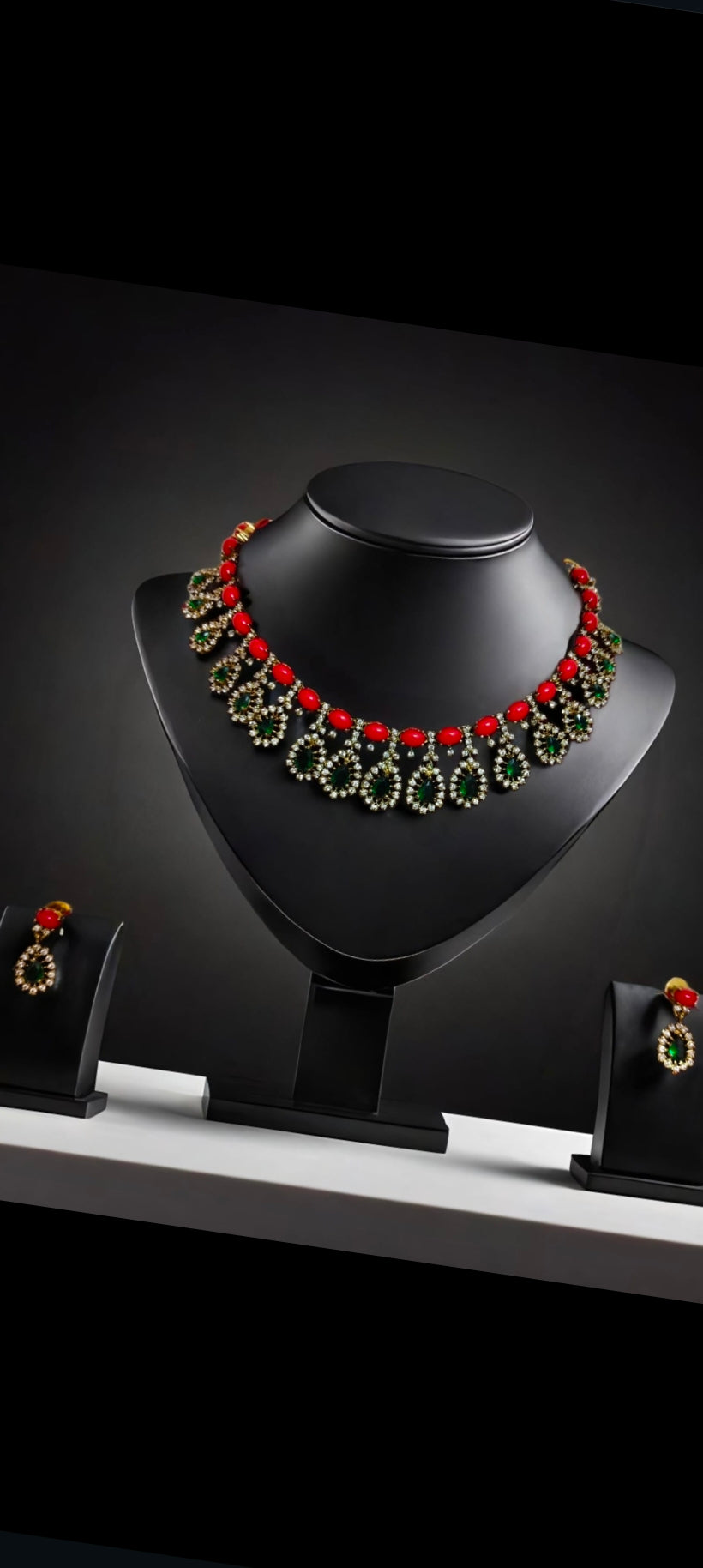 Cute emrald coral necklace