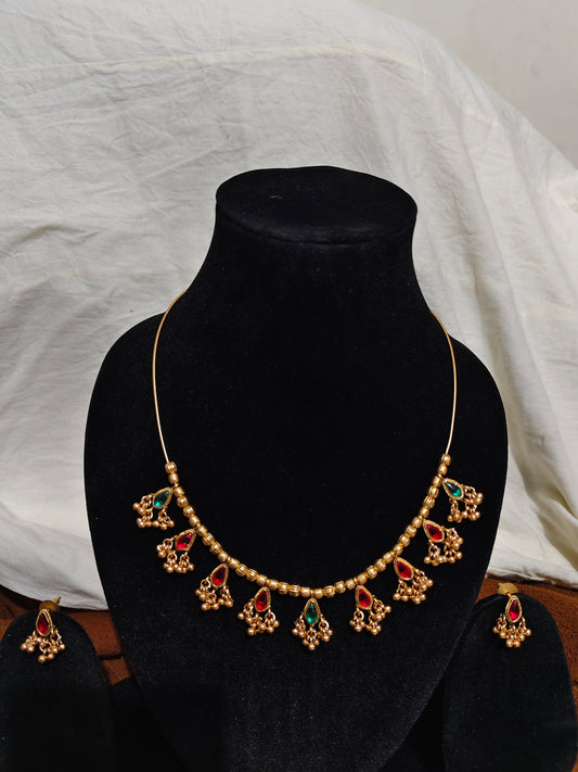 Cute trim kundan set