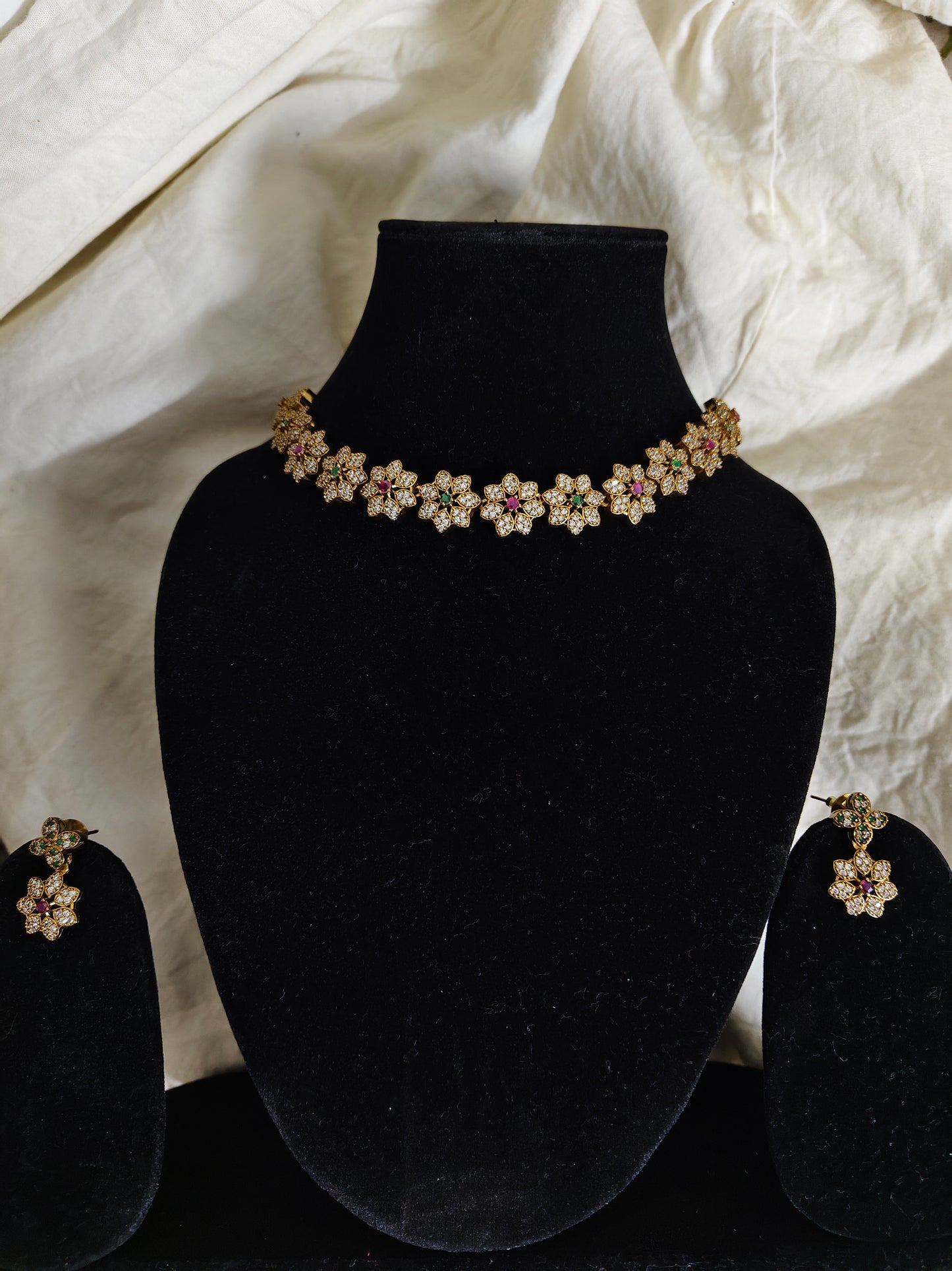 Kemp flower stone necklace