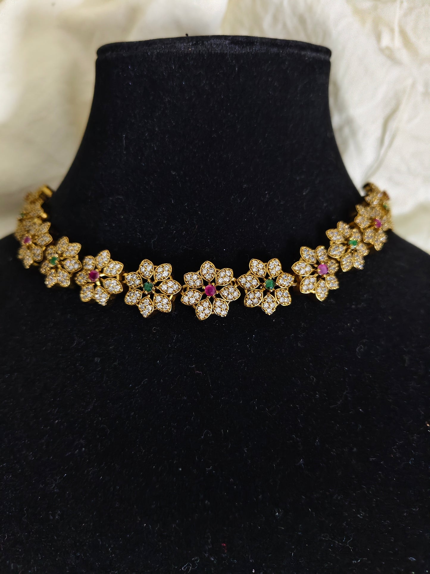 Kemp flower stone necklace