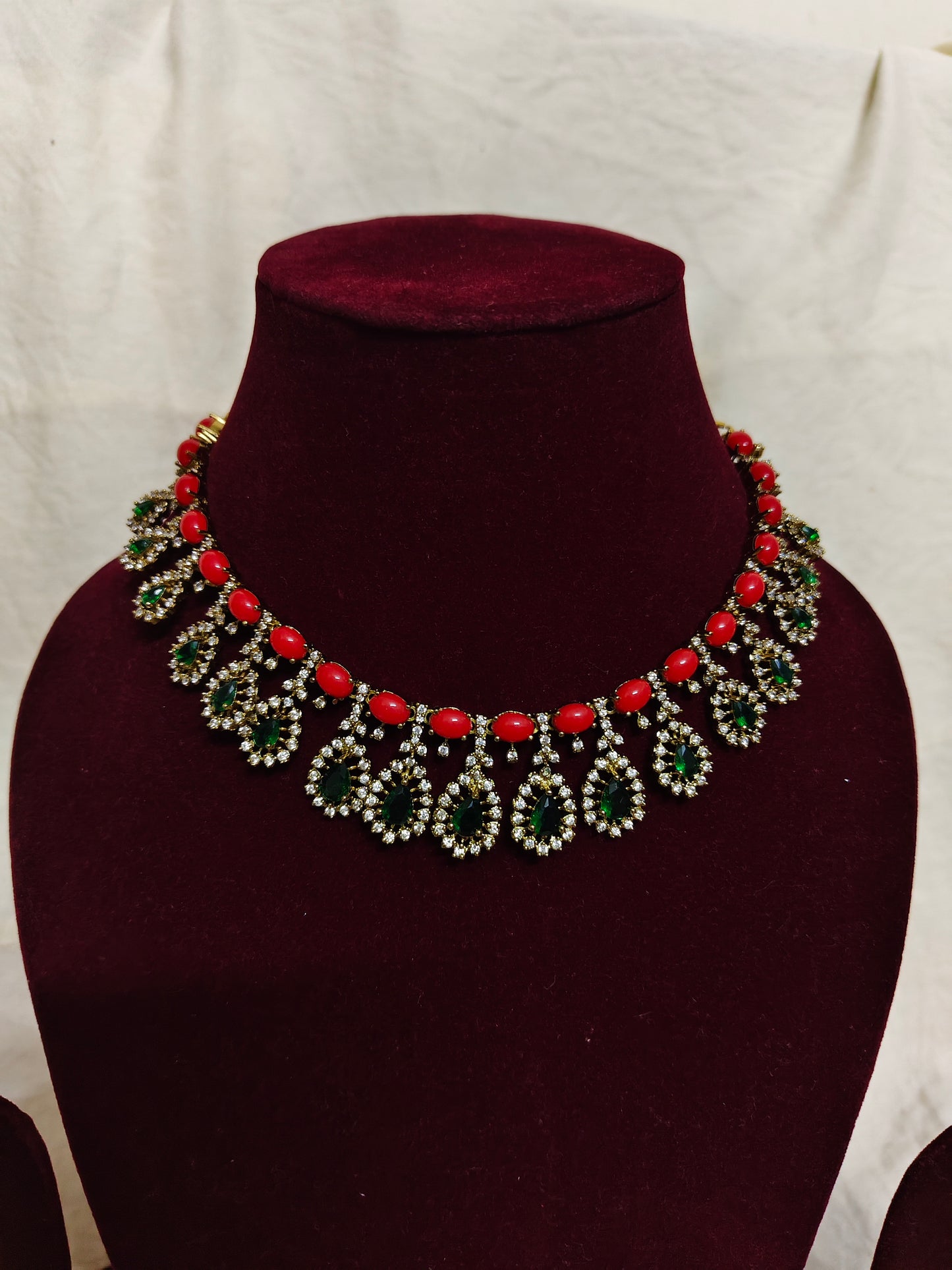 Cute emrald coral necklace