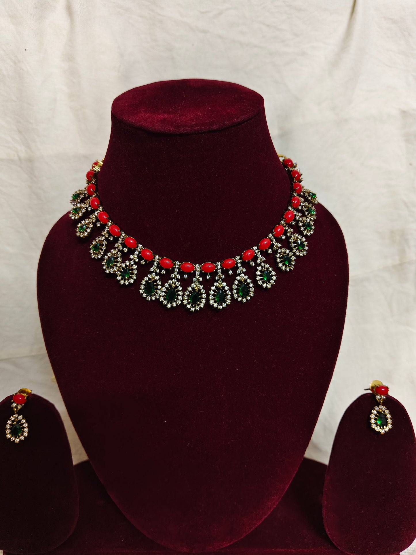 Cute emrald coral necklace