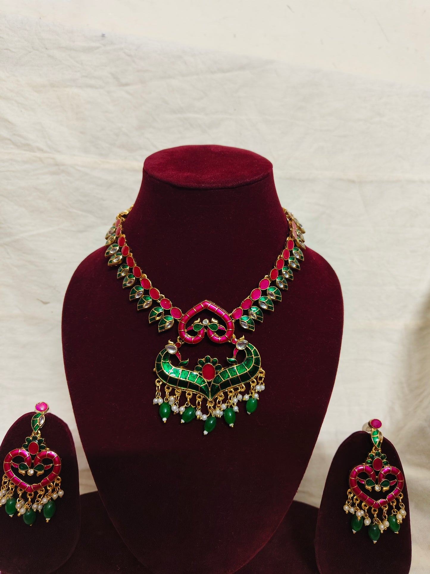 Multicoloured necklace set