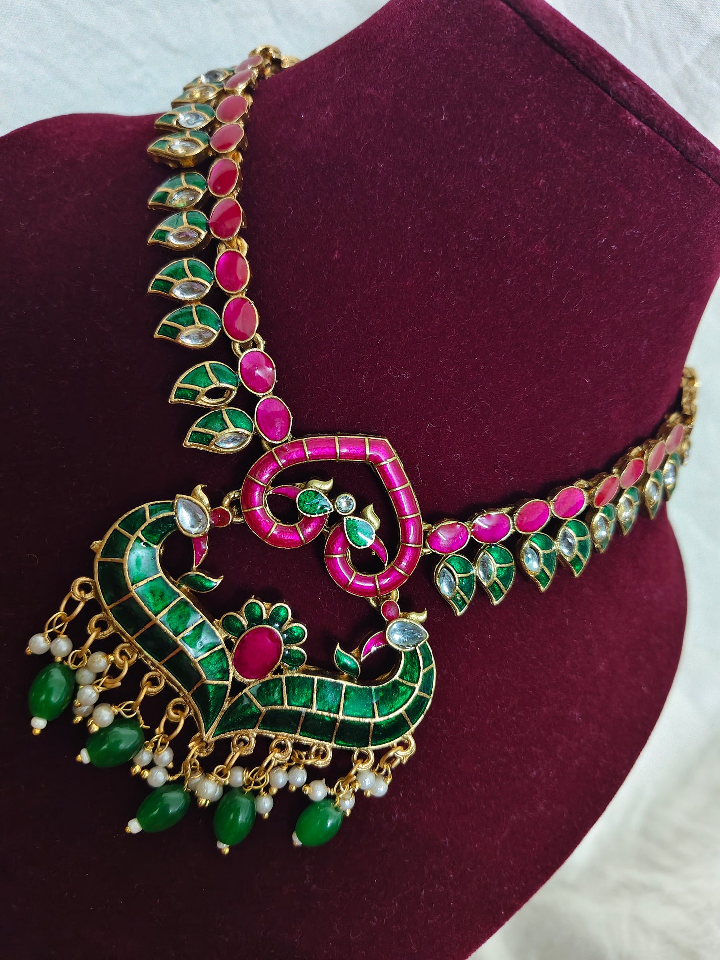 Multicoloured necklace set