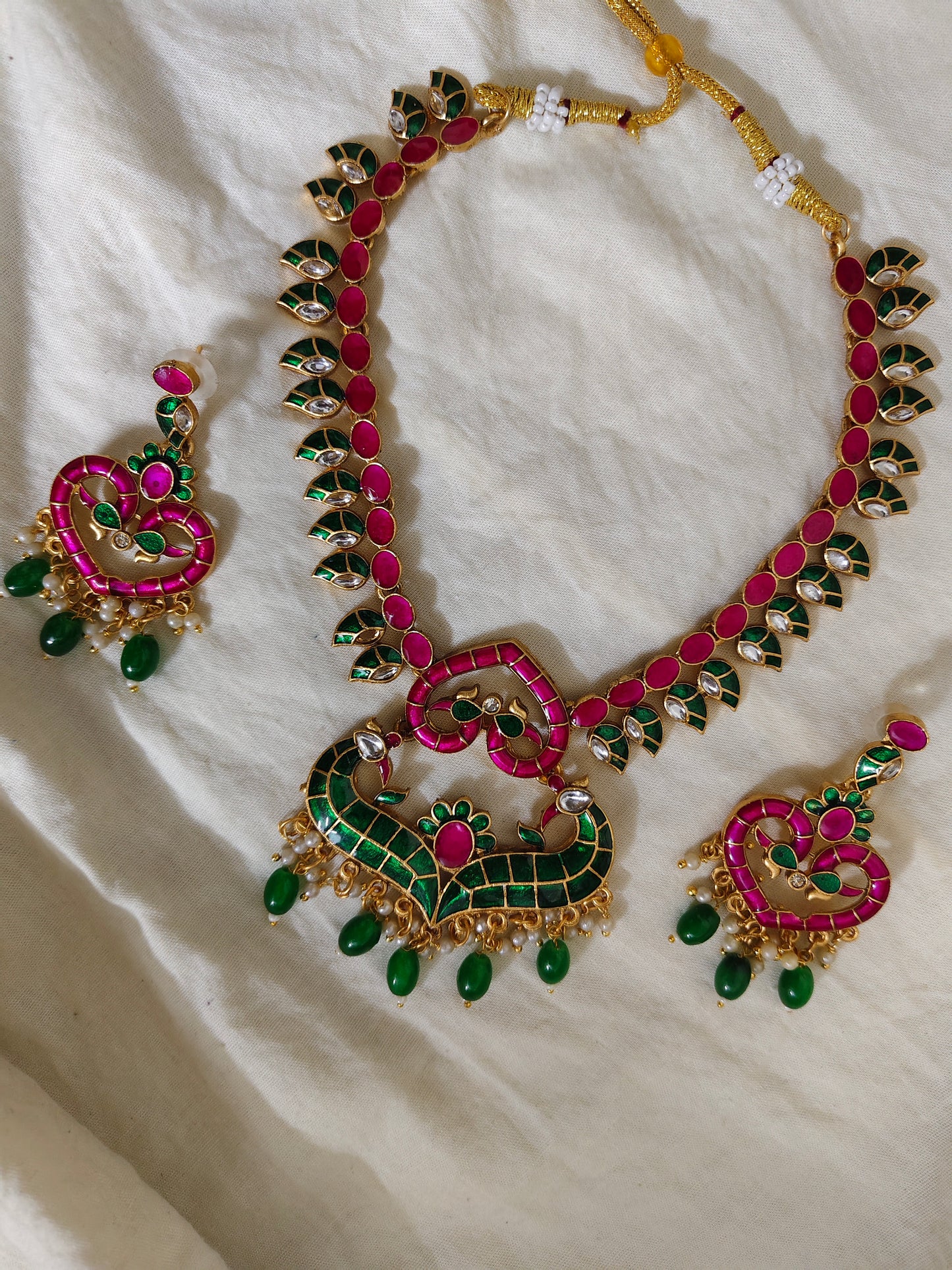 Multicoloured necklace set