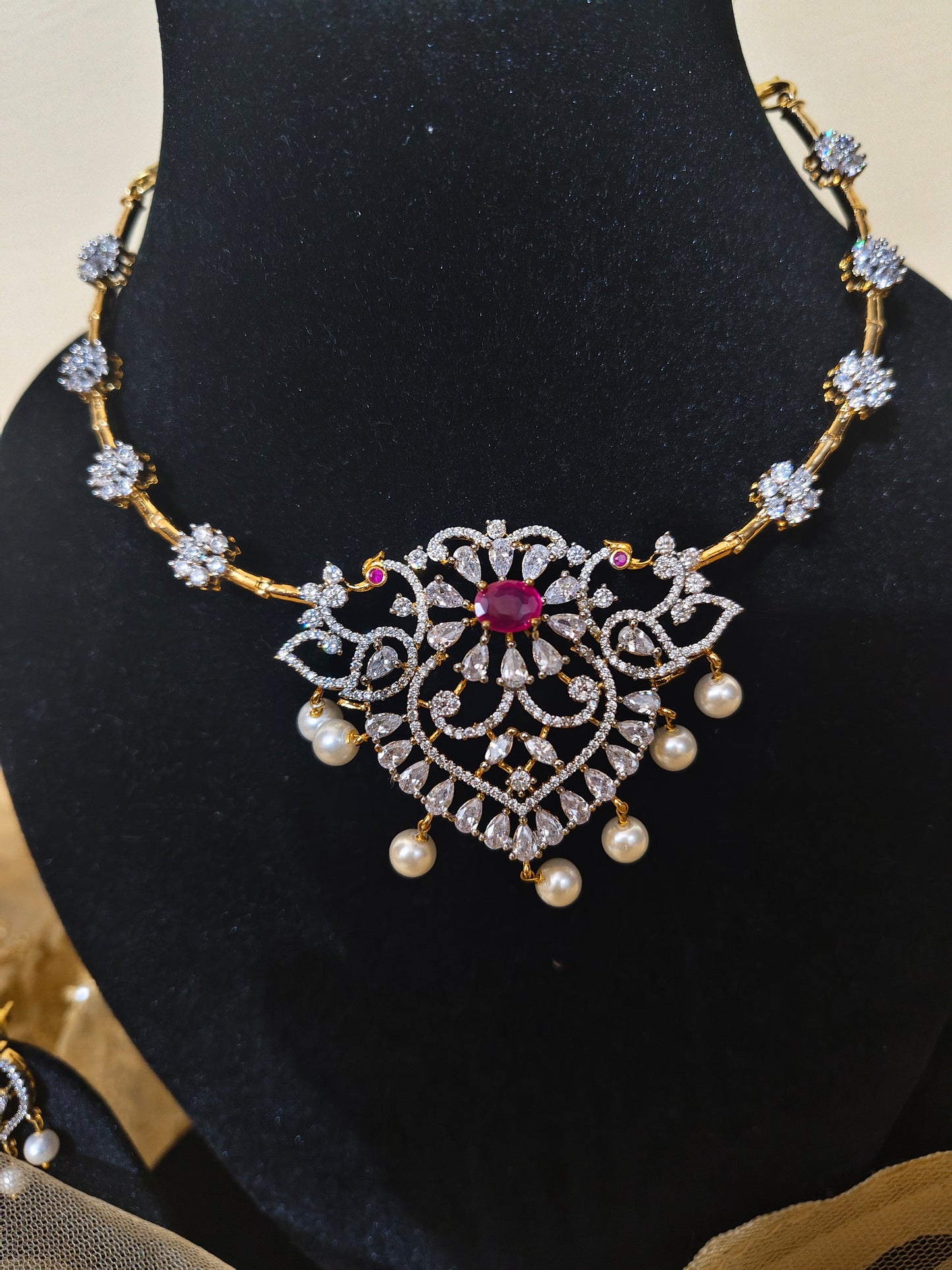 Sleek diamond set
