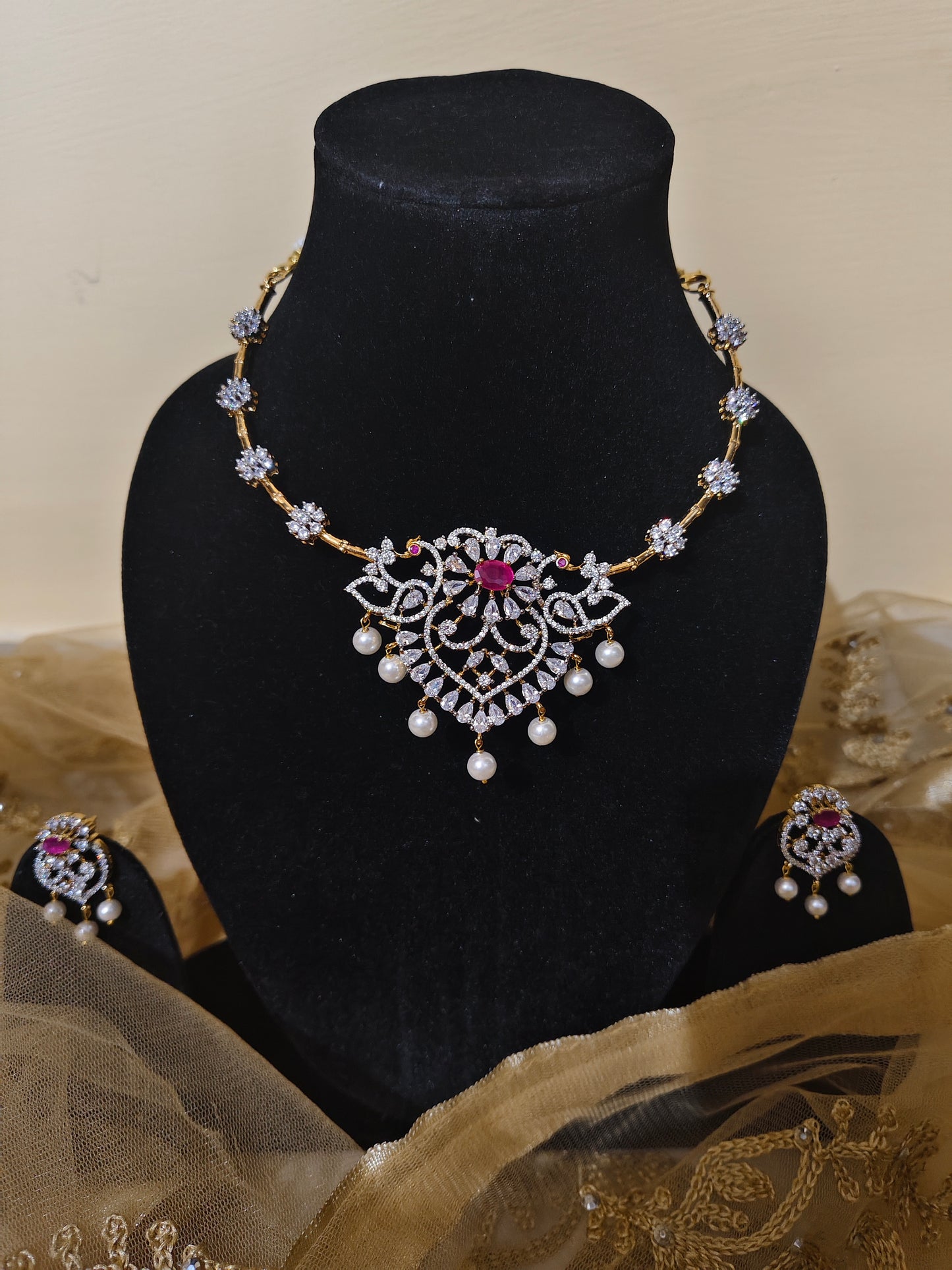 Sleek diamond set