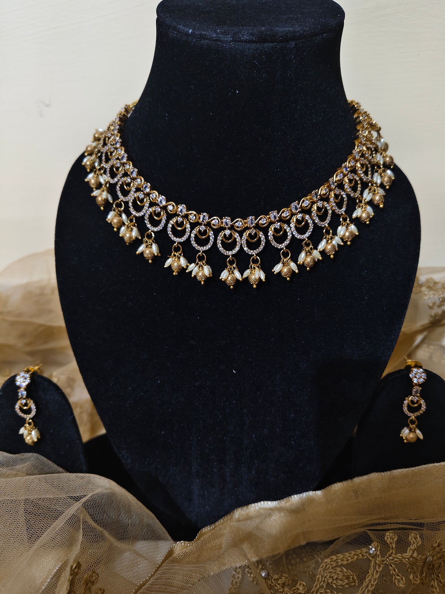 Simplicity inspired set