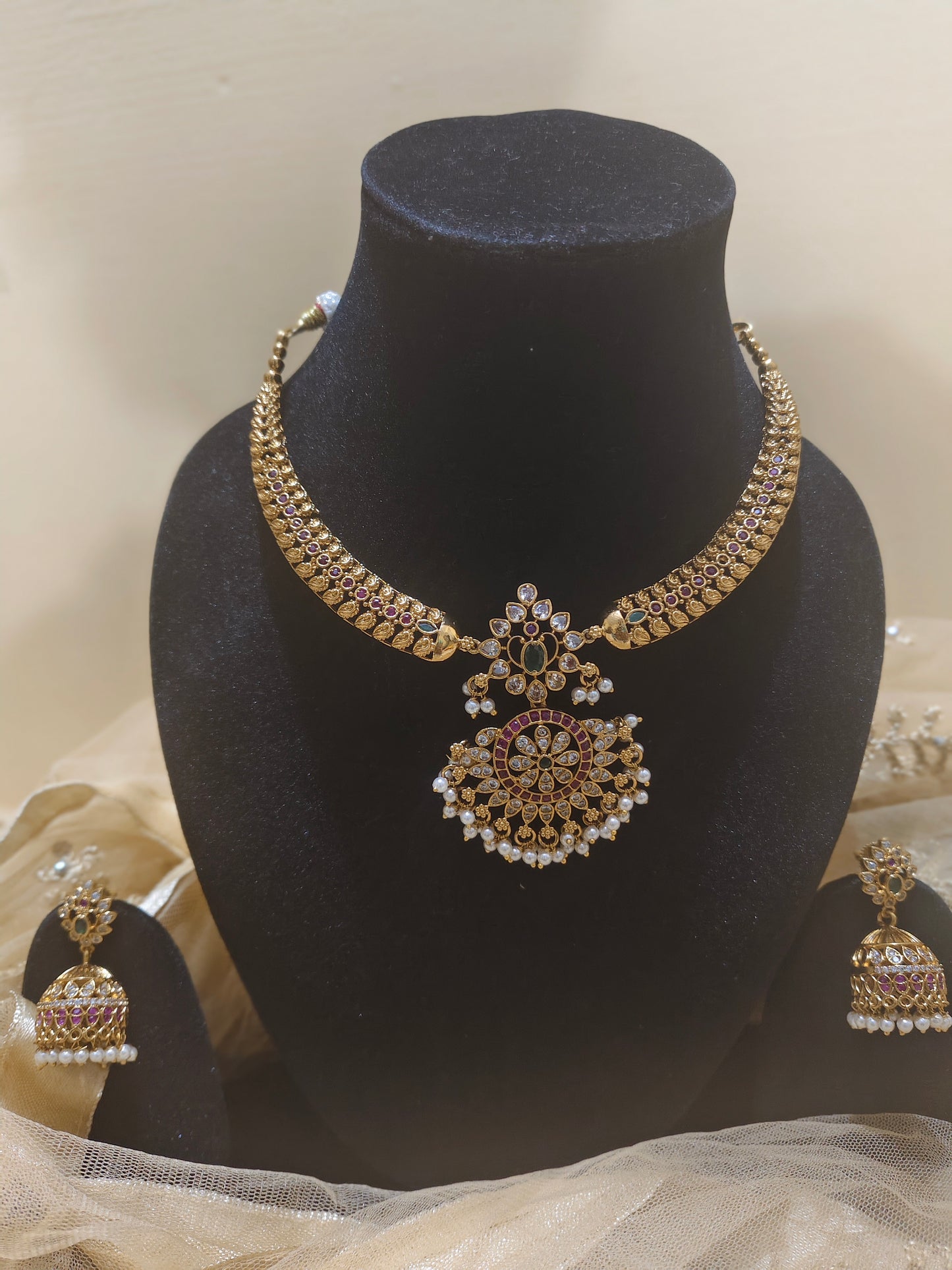 Thenu kempu necklace